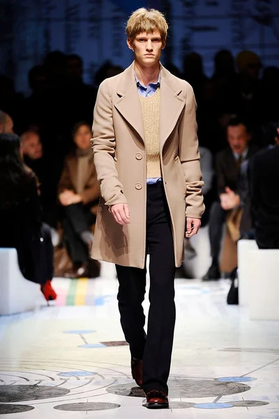 Look 3